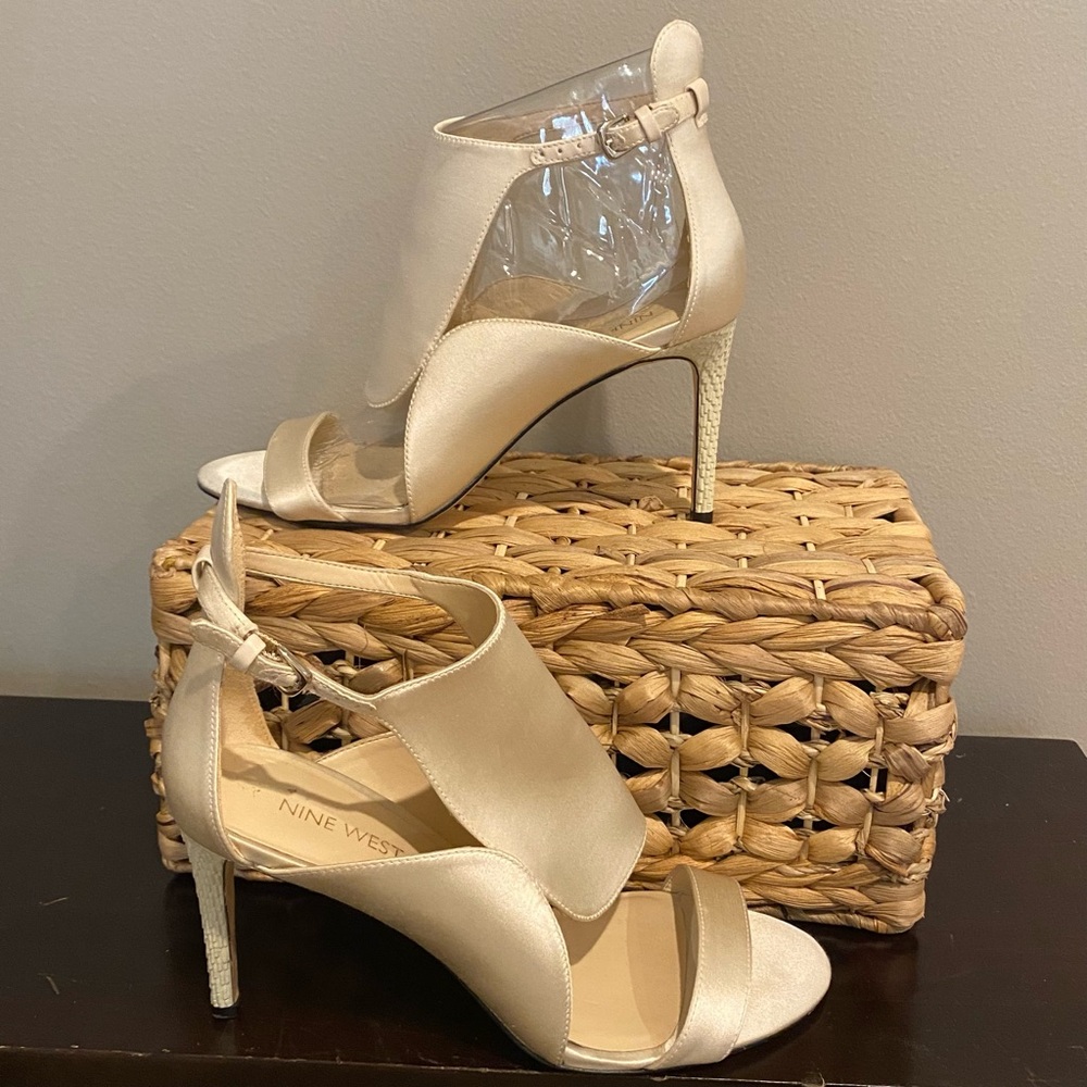 Nine West Women's Champagne Stiletto Heeled Sandals
EUC
